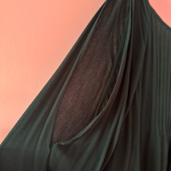 Old Navy Green Pleated Long Sleeve Cold Shoulder Blouse - Picture 4 of 8